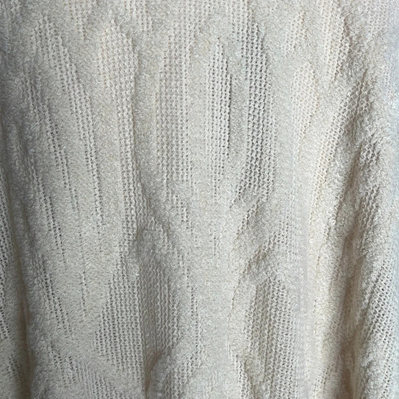 New Steve Madden Ivory Open Front Medallion Brushed Topper Cape/OSFM - Picture 7 of 10